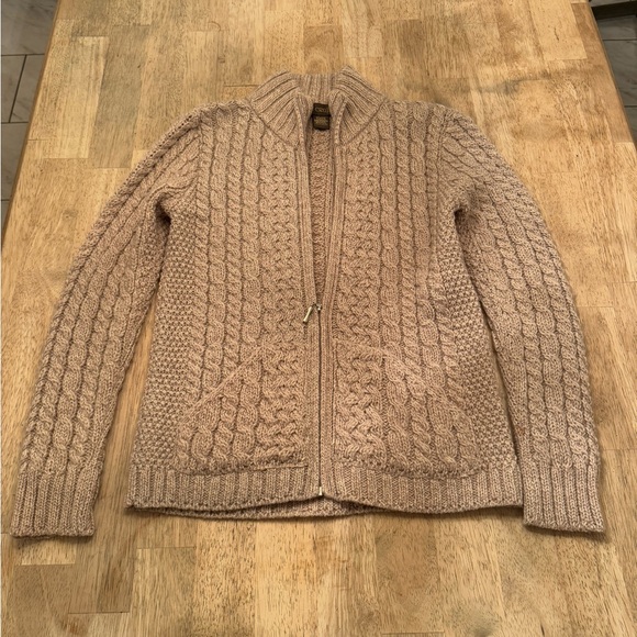 amazing shape This Inis Crafts Merino Wool Sweater is a‎ classic ivory - Picture 1 of 3
